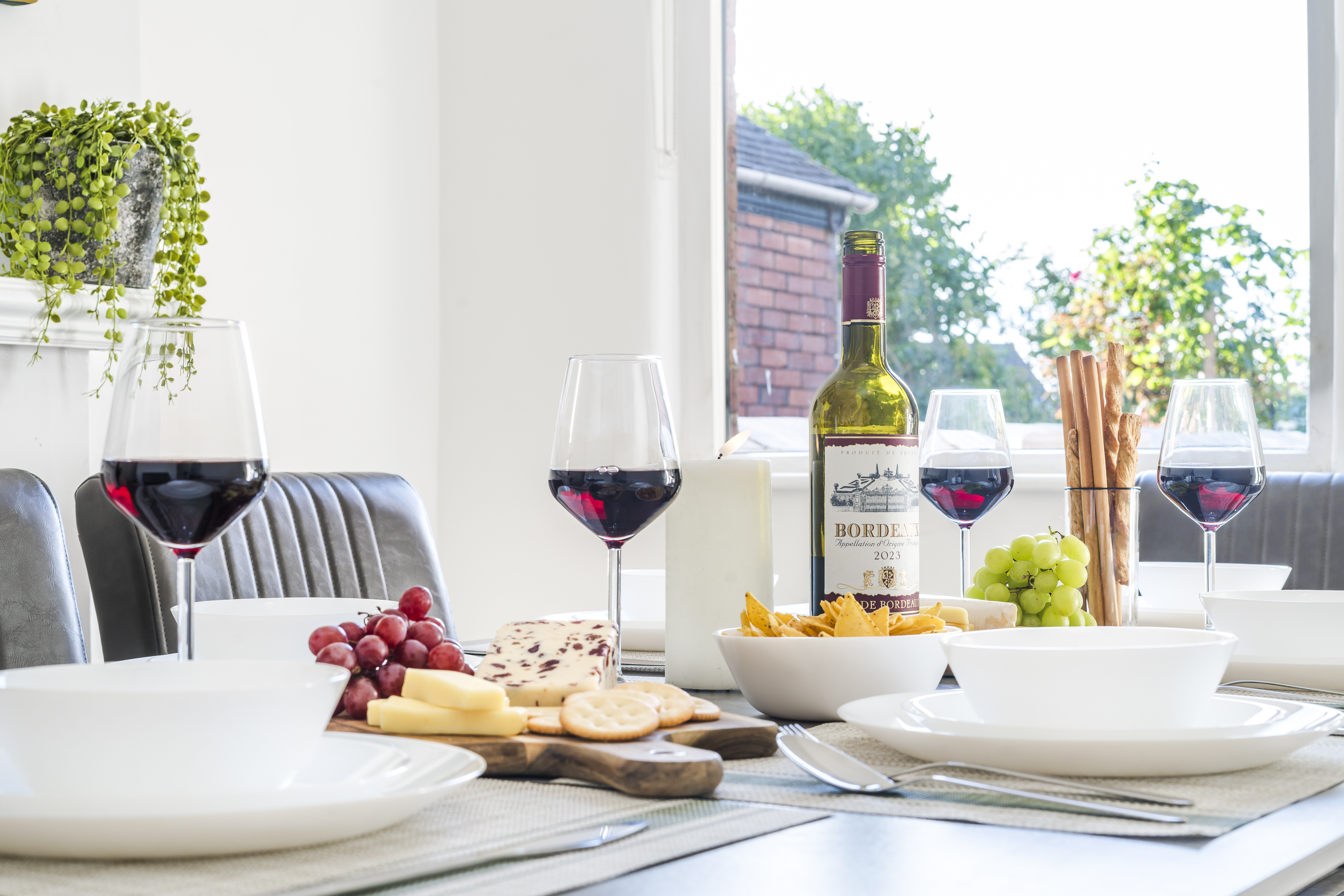 The Heron dining space - self-catering rental Stoke-on-Trent